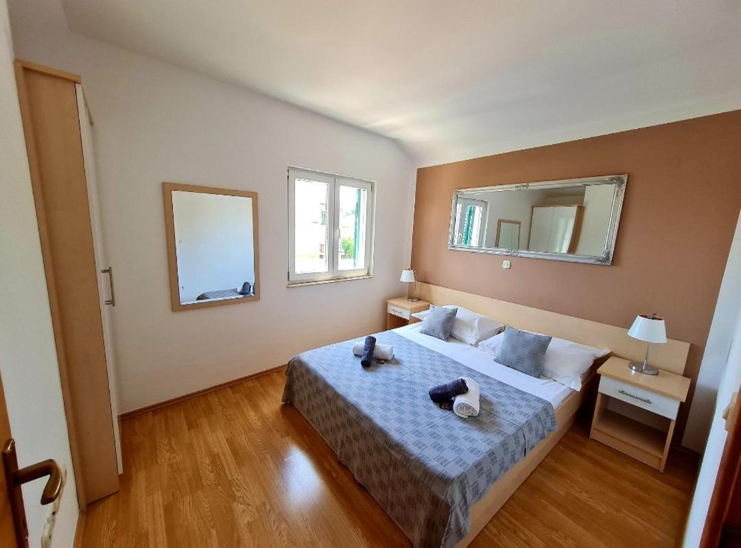 Vila Maslina Apartments Mit Pool Und Garten Nahe Am Strand Tučepi Kamer foto