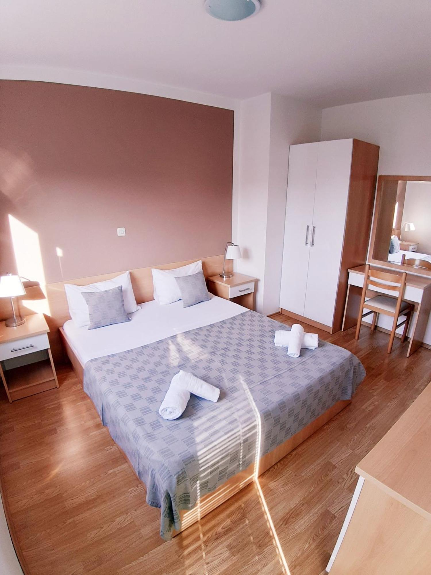 Vila Maslina Apartments Mit Pool Und Garten Nahe Am Strand Tučepi Kamer foto